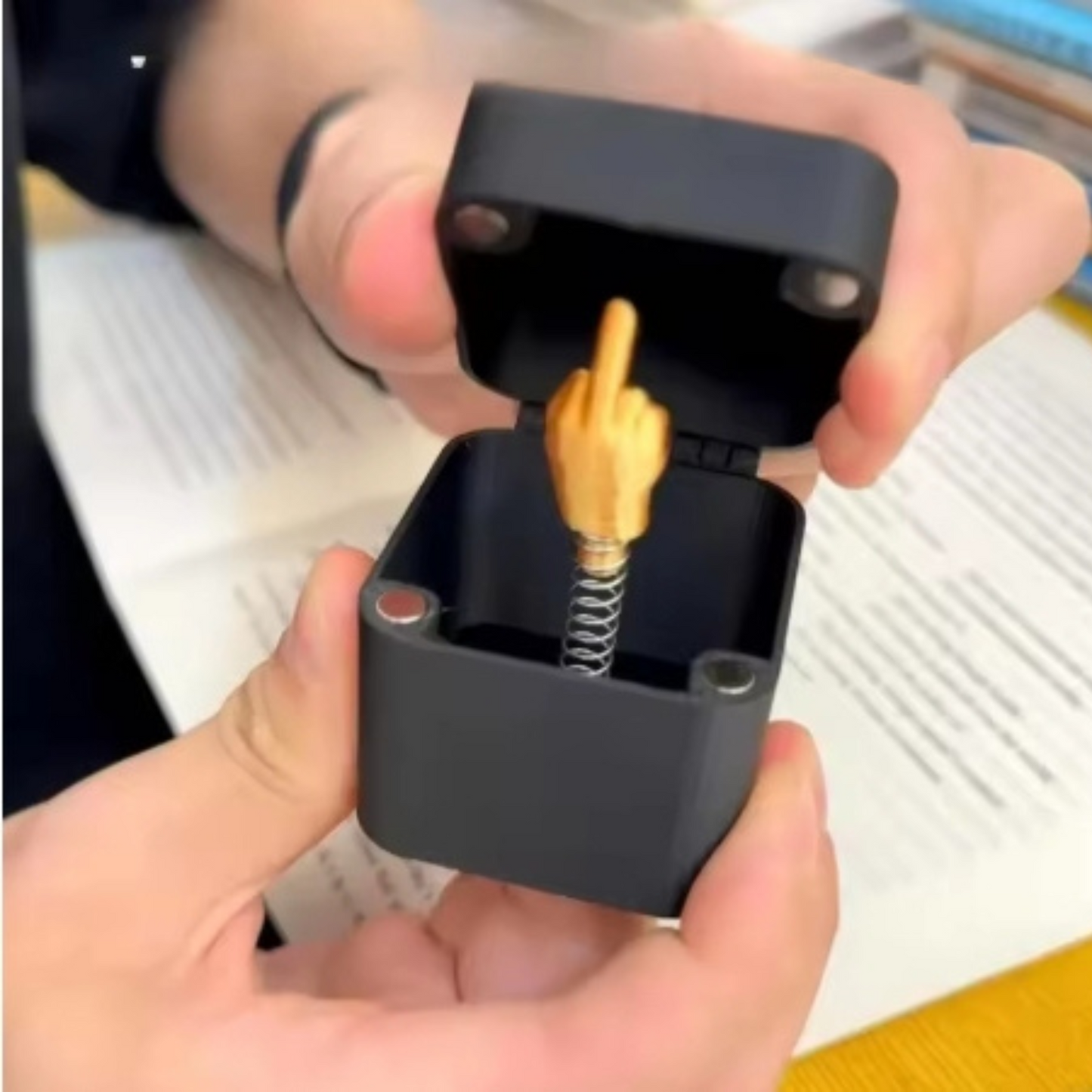 Pop-up Middle Finger Ring Gift Box - Ultimate Prank Gift
