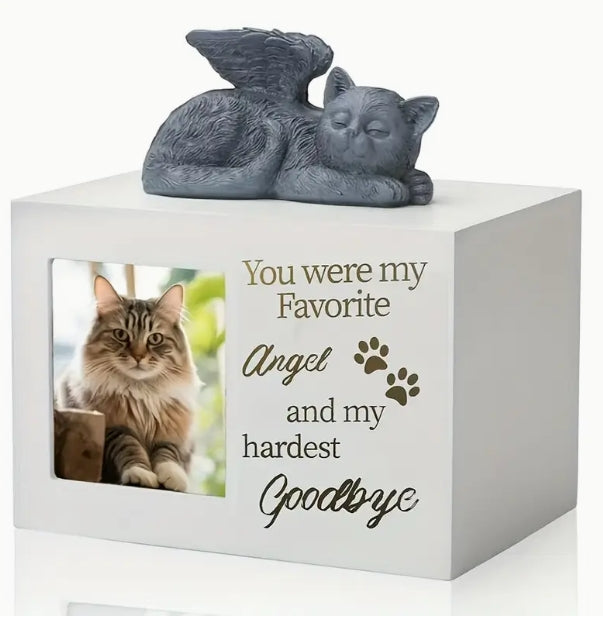 Wooden Engraved Pet Memorial Urn - A Beautiful Tribute to Your Beloved Companion